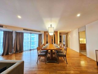À louer 3 chambres appartement avec services à Sathon, Bangkok