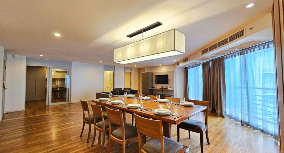 À louer 3 chambres appartement avec services à Sathon, Bangkok