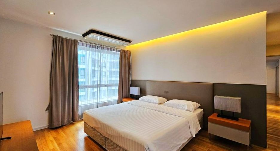 À louer 3 chambres appartement avec services à Sathon, Bangkok