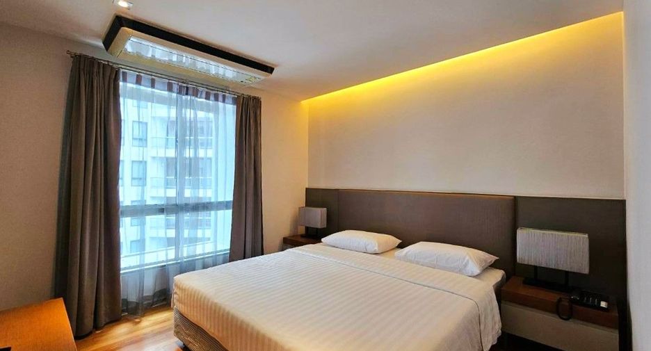 À louer 3 chambres appartement avec services à Sathon, Bangkok