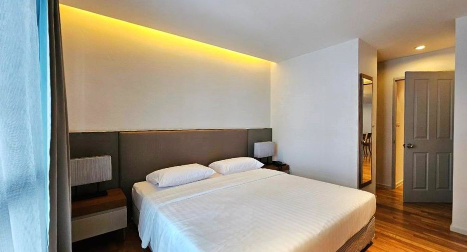 À louer 3 chambres appartement avec services à Sathon, Bangkok