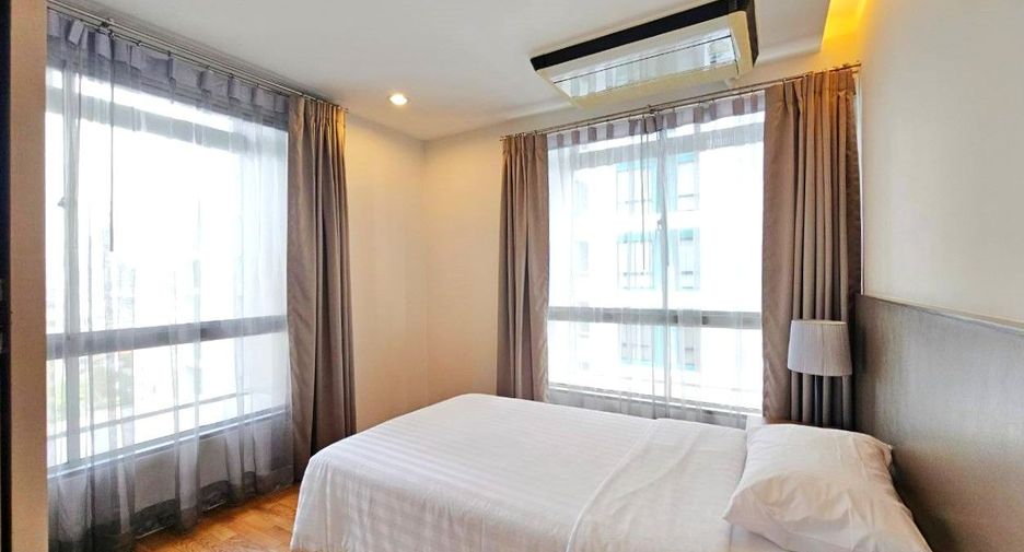 À louer 3 chambres appartement avec services à Sathon, Bangkok