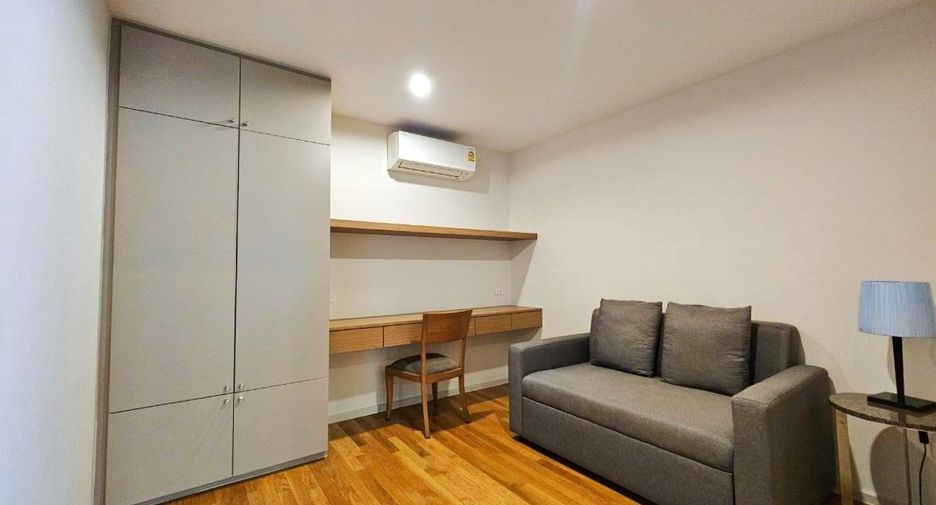 À louer 3 chambres appartement avec services à Sathon, Bangkok