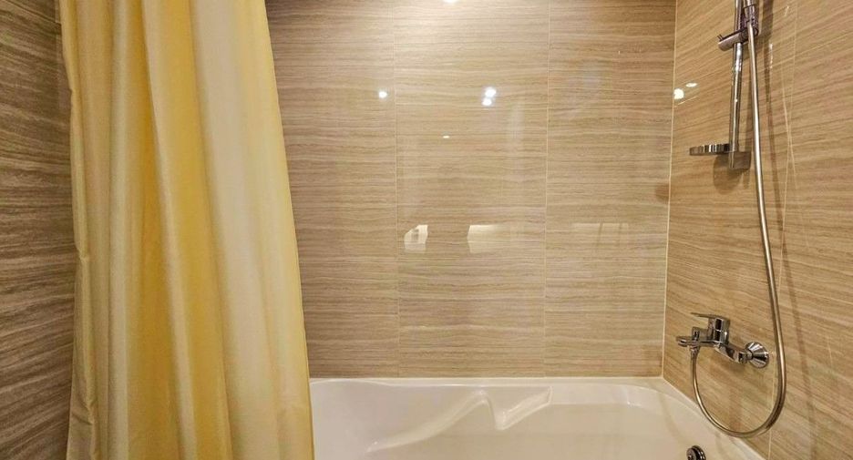 À louer 3 chambres appartement avec services à Sathon, Bangkok
