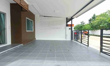 Reihenhaus zum Kauf mit 4 Zimmer in Khlong Sam Wa, Bangkok