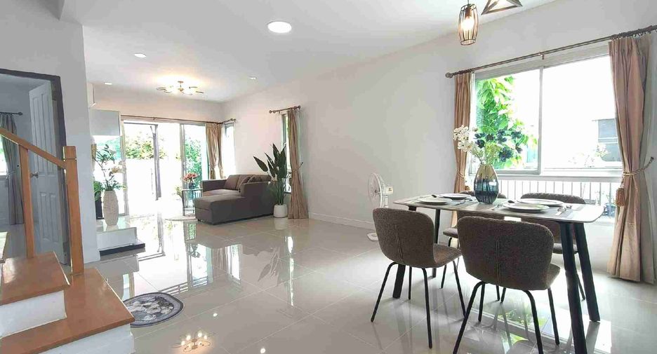 Reihenhaus zum Kauf mit 4 Zimmer in Khlong Sam Wa, Bangkok