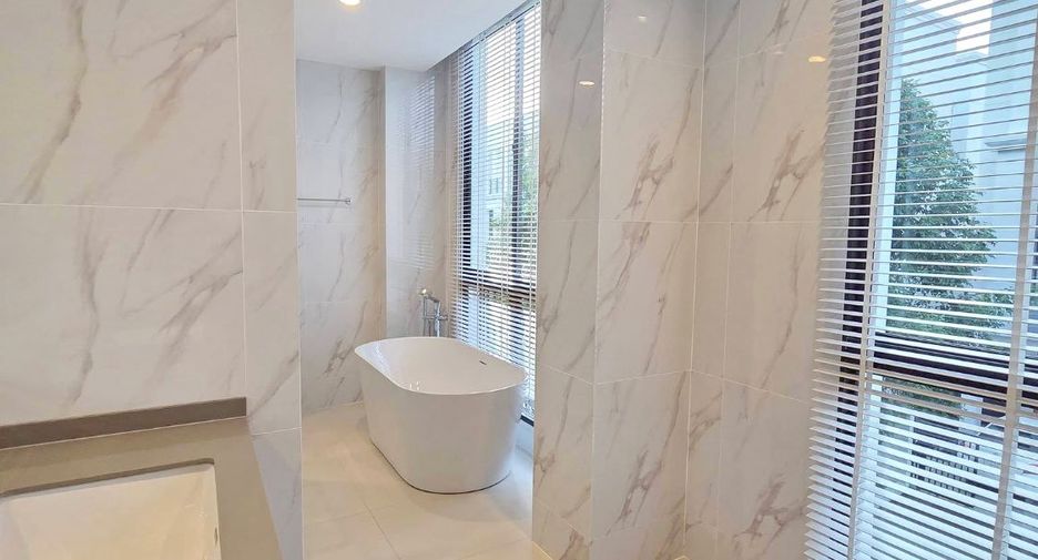 For rent 5 bedrooms house in Lat Krabang, Bangkok