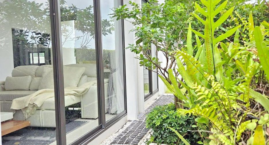 For rent 5 bedrooms house in Lat Krabang, Bangkok