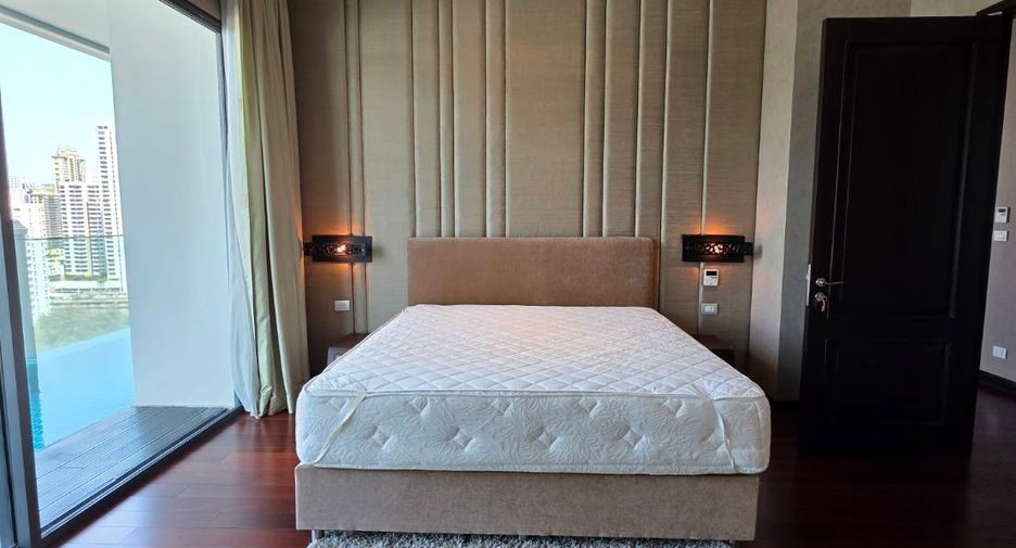 For sale and for rent 4 bedrooms condo in Watthana, Bangkok