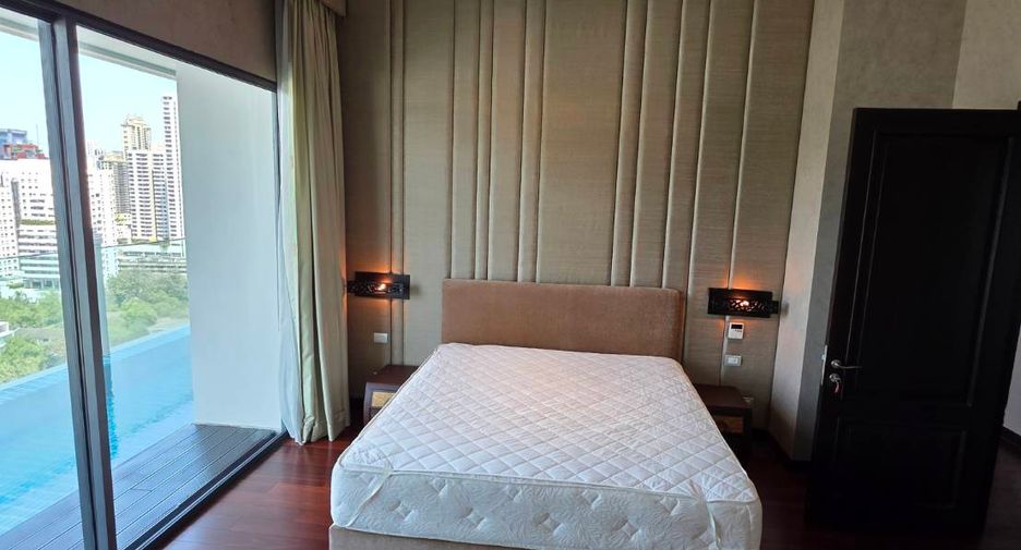 For sale and for rent 4 bedrooms condo in Watthana, Bangkok