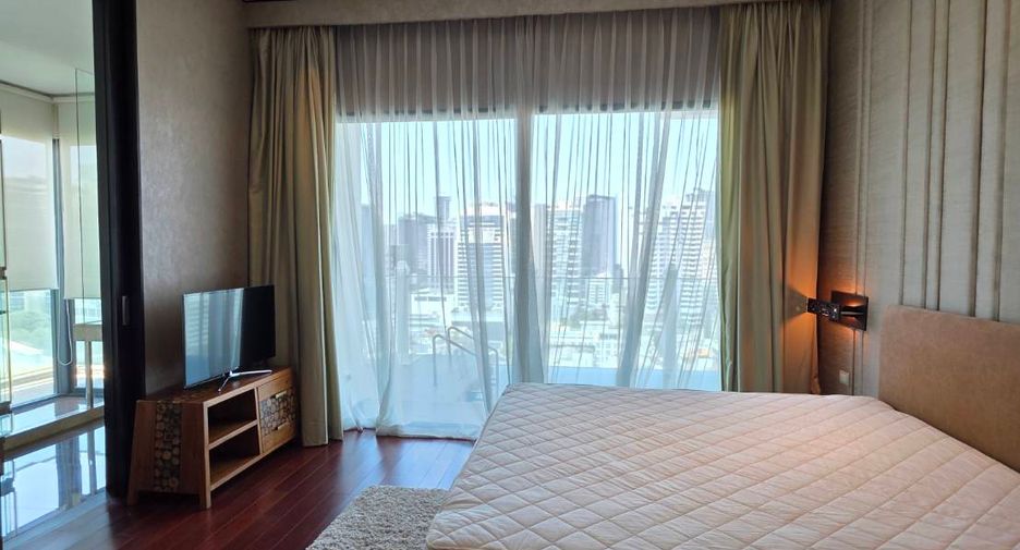 For sale and for rent 4 bedrooms condo in Watthana, Bangkok