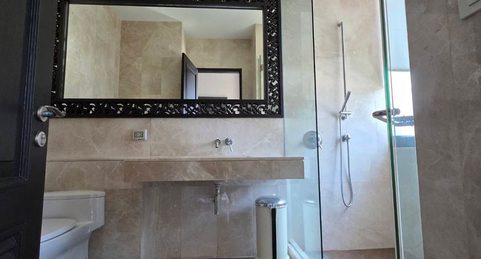 For sale and for rent 4 bedrooms condo in Watthana, Bangkok