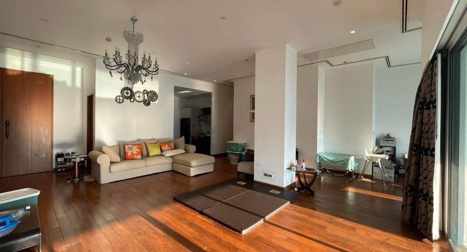 For sale and for rent 4 bedrooms condo in Watthana, Bangkok