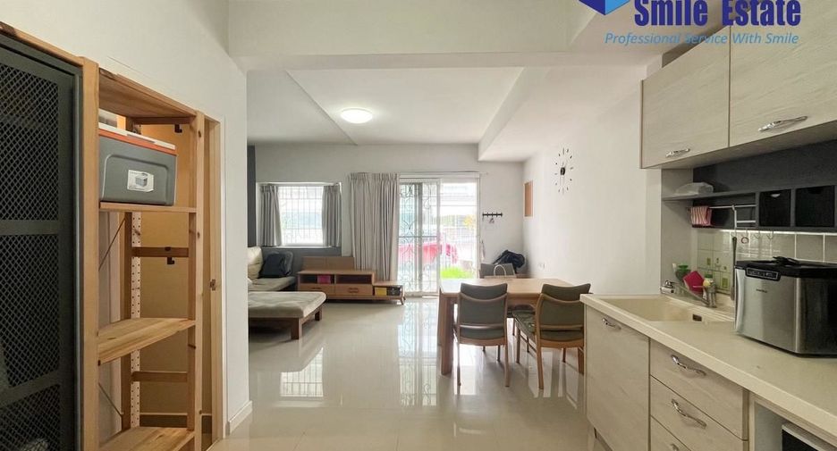 Casa adosada en venta de 2 habitaciones en Bang Phli, Samut Prakan