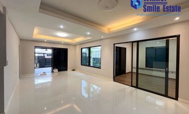 Casa en venta de 4 habitaciones en Bang Phli, Samut Prakan
