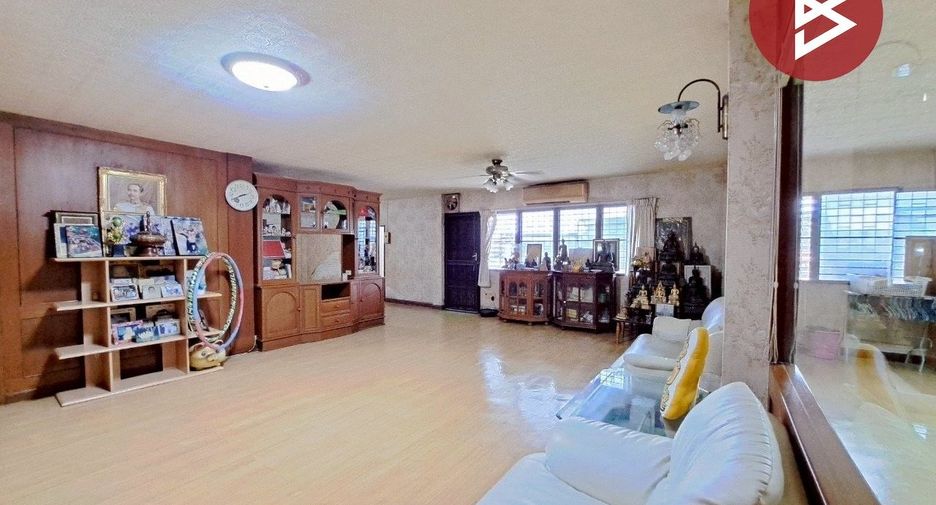 For sale 3 bedrooms retail Space in Mueang Nakhon Pathom, Nakhon Pathom