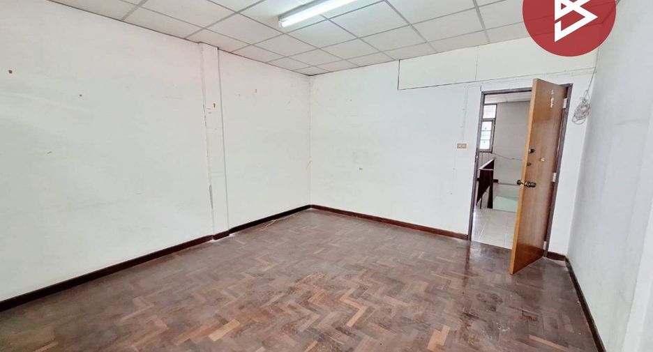 Local comercial en venta de 3 habitaciones en Bueng Kum, Bangkok
