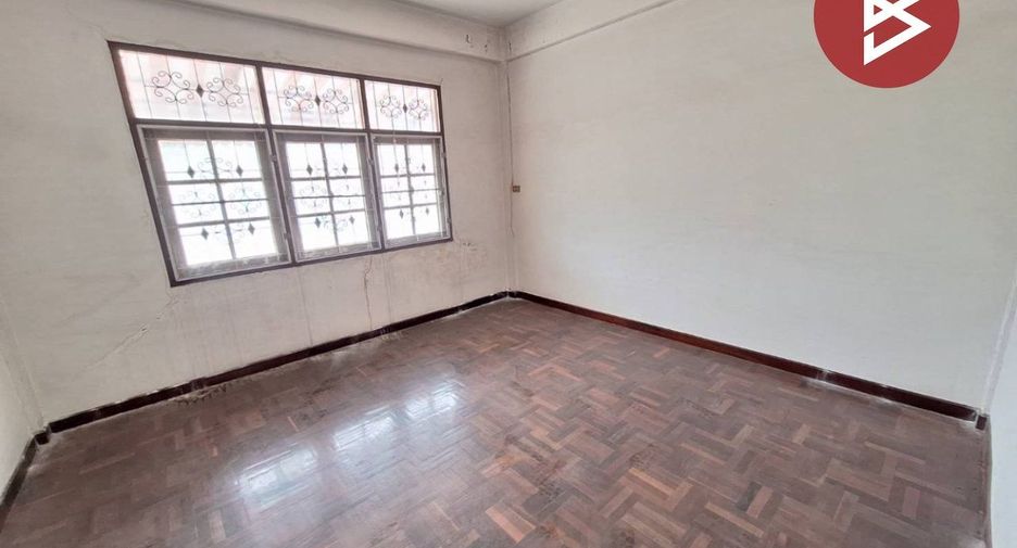 Local comercial en venta de 3 habitaciones en Bueng Kum, Bangkok