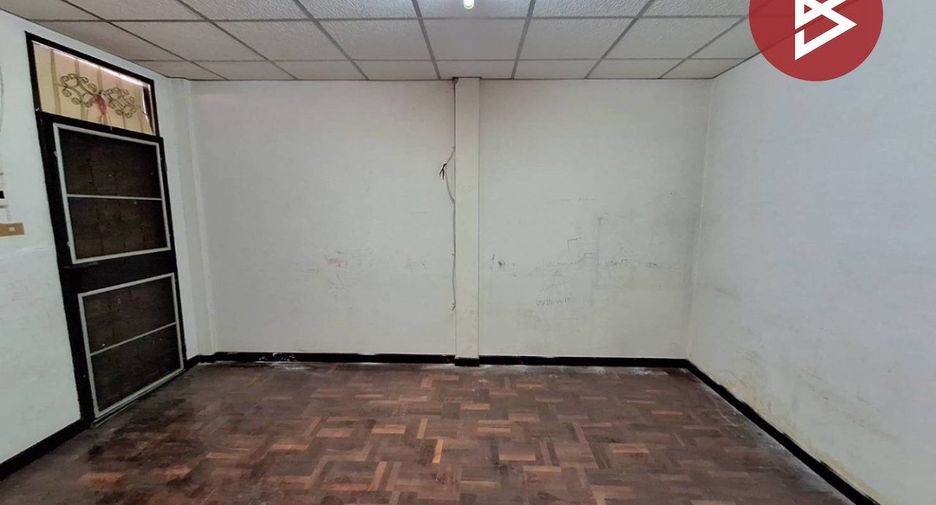 Local comercial en venta de 3 habitaciones en Bueng Kum, Bangkok