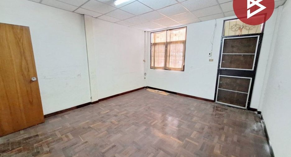 Local comercial en venta de 3 habitaciones en Bueng Kum, Bangkok