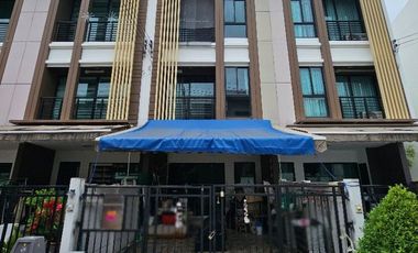 For sale 3 ベッドルーム townhouse in Phasi Charoen, Bangkok