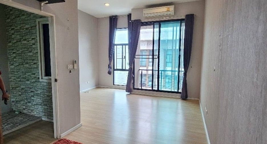 For sale 3 ベッドルーム townhouse in Phasi Charoen, Bangkok