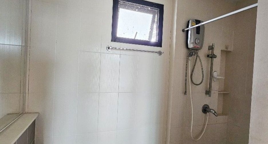 For sale 3 ベッドルーム townhouse in Phasi Charoen, Bangkok