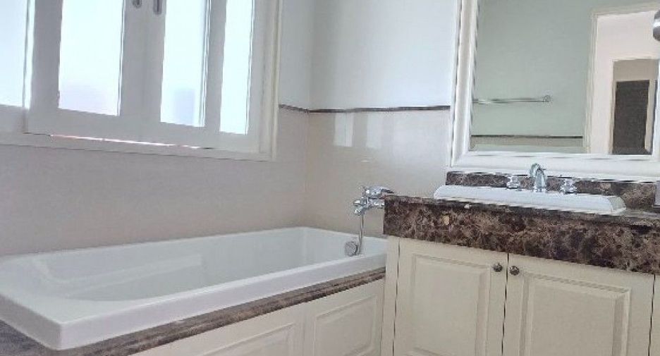 For sale 2 bedrooms condo in Khlong Toei, Bangkok