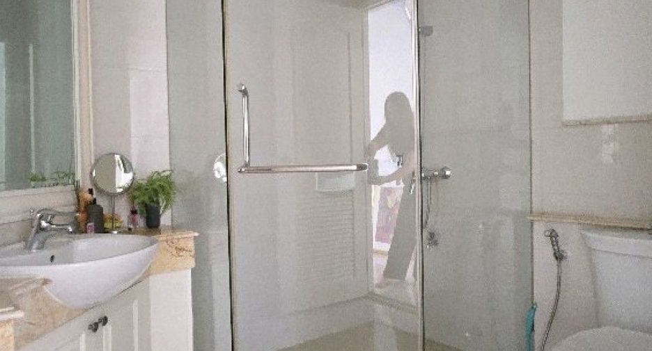 For sale 2 bedrooms condo in Khlong Toei, Bangkok