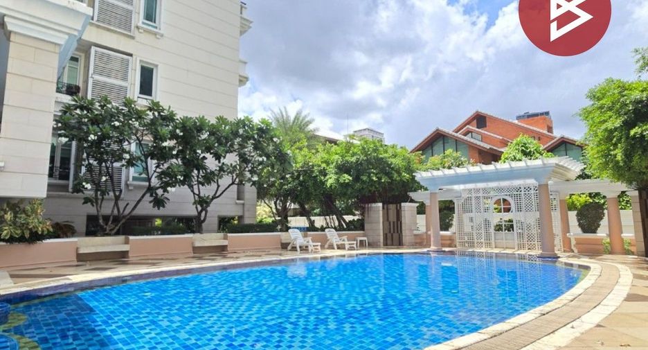 For sale 2 bedrooms condo in Khlong Toei, Bangkok