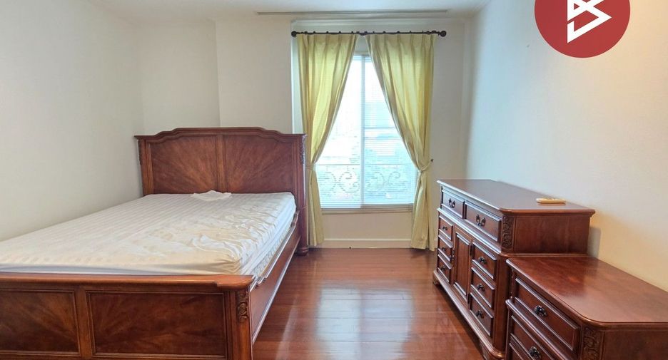 For sale 2 bedrooms condo in Khlong Toei, Bangkok