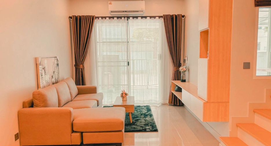 For rent 3 bedrooms townhouse in San Kamphaeng, Chiang Mai