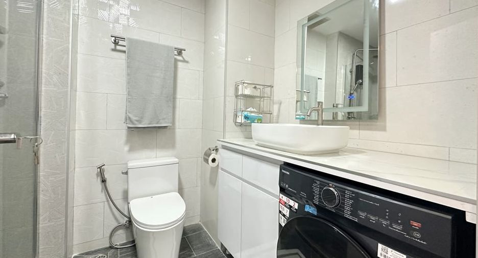 For sale 2 ベッドルーム condo in Bang Lamung, Chonburi