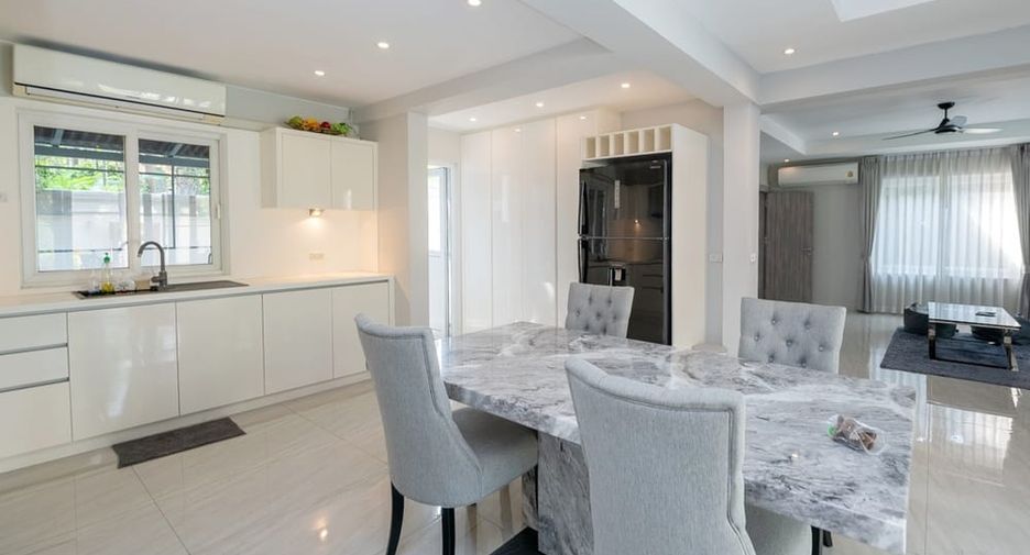 For sale 3 ベッドルーム villa in Bang Lamung, Chonburi