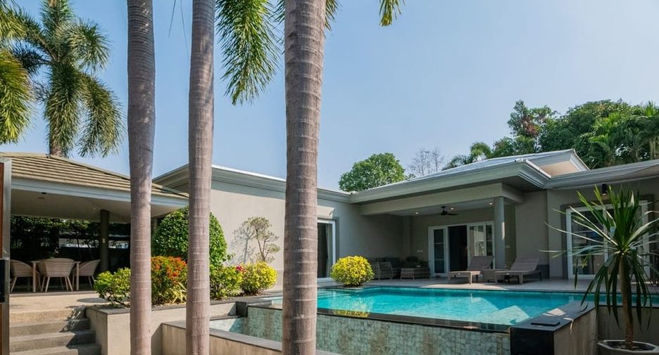 For sale 3 ベッドルーム villa in Bang Lamung, Chonburi