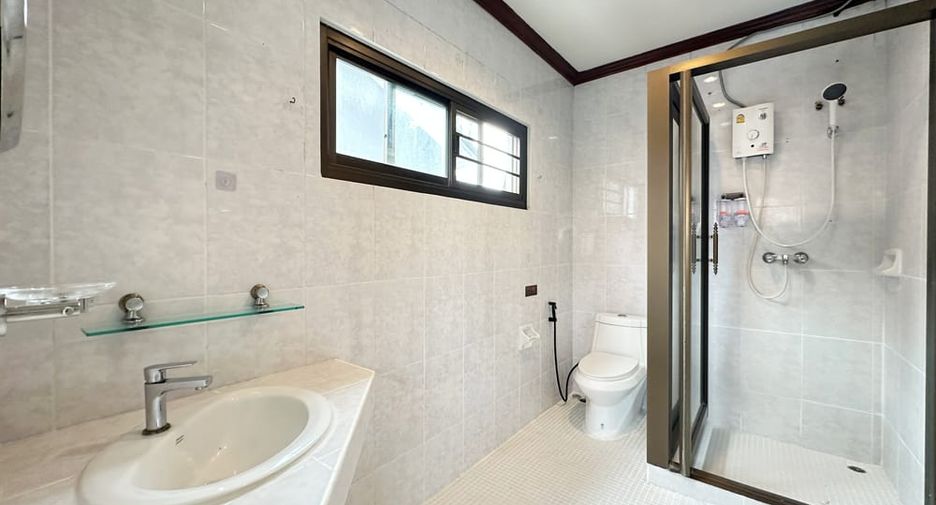 Villa zur Miete mit 5 Zimmer in Bang Lamung, Chonburi