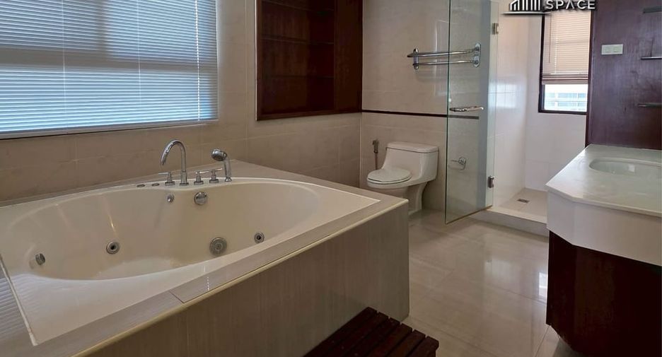 For rent 3 bedrooms condo in Bang Lamung, Chonburi