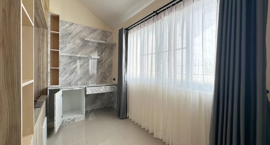 For rent 3 bedrooms villa in Bang Lamung, Chonburi