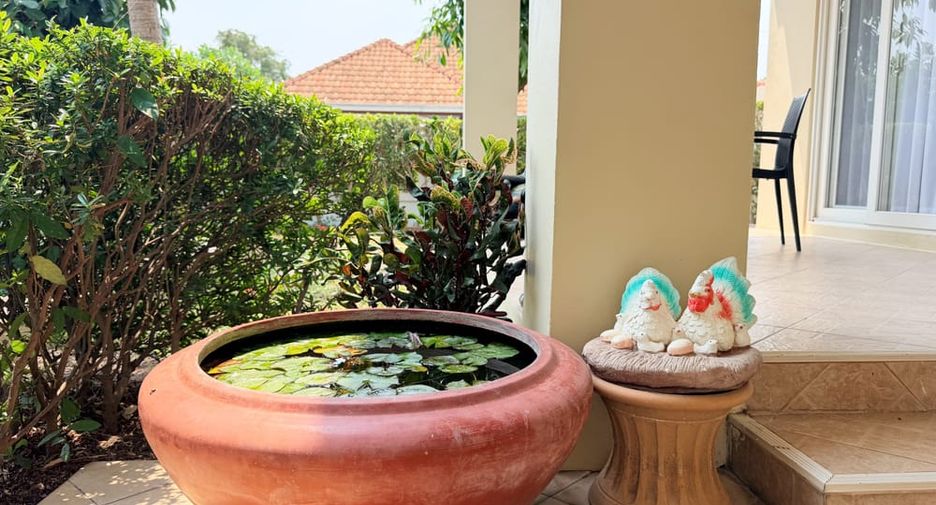 For rent and for sale 3 bedrooms villa in Bang Lamung, Chonburi