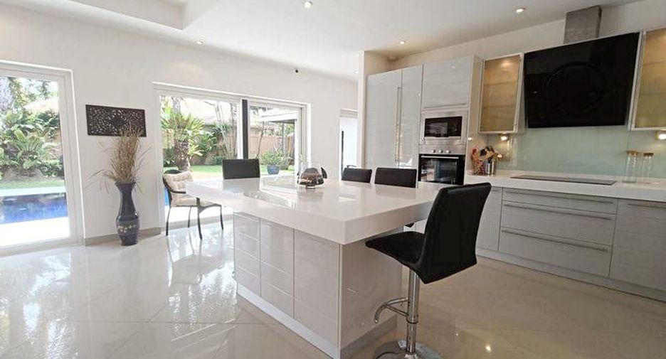 For rent 3 bedrooms villa in Bang Lamung, Chonburi