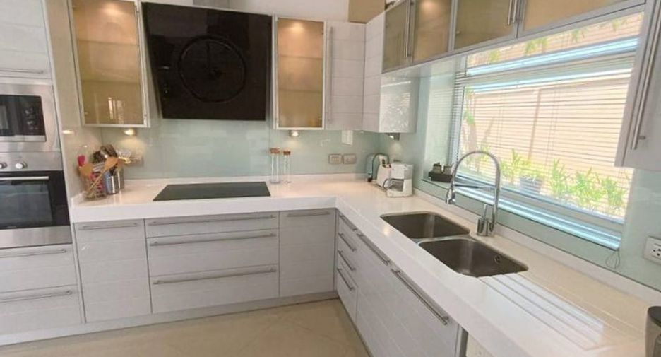 For rent 3 bedrooms villa in Bang Lamung, Chonburi