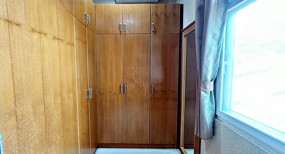 For rent and for sale 6 bedrooms villa in Bang Lamung, Chonburi