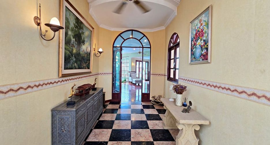For sale 5 bedrooms villa in Bang Lamung, Chonburi
