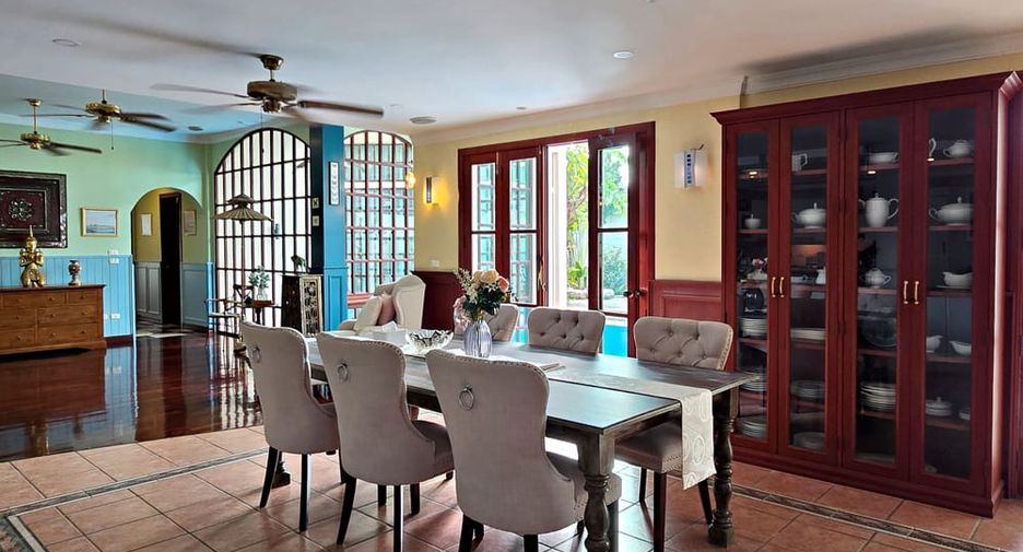 For sale 5 bedrooms villa in Bang Lamung, Chonburi