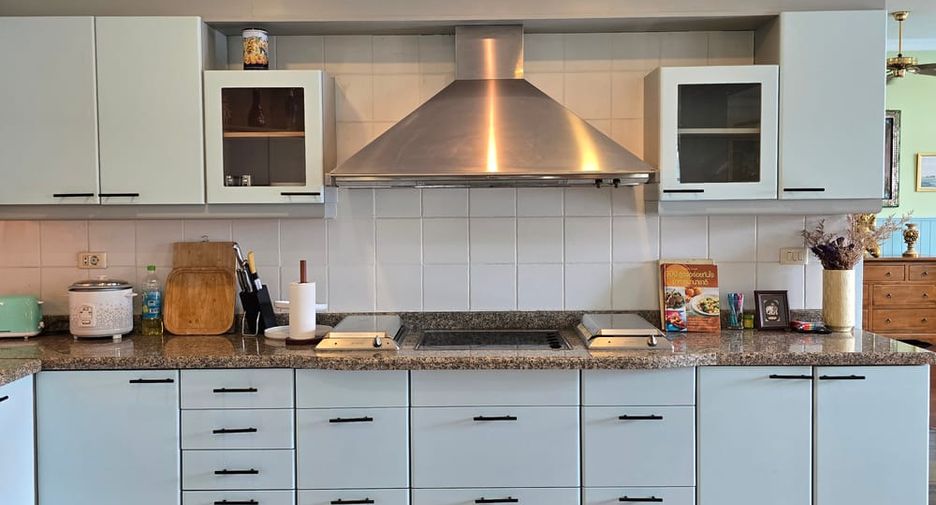 For sale 5 bedrooms villa in Bang Lamung, Chonburi