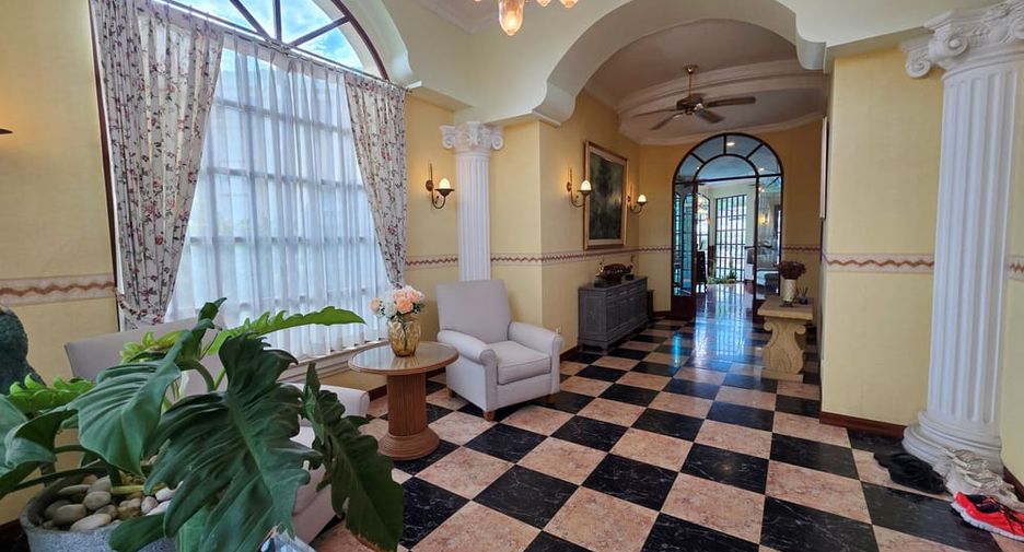 For sale 5 bedrooms villa in Bang Lamung, Chonburi
