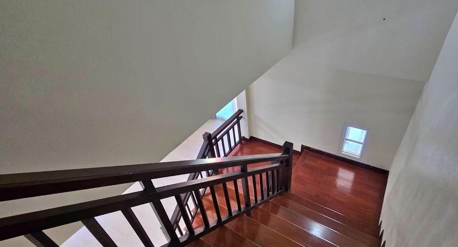 Haus zur Miete mit 3 Zimmer in Bang Lamung, Chonburi