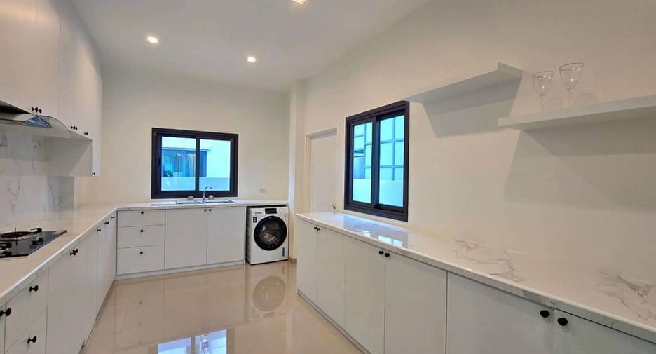 Haus zur Miete mit 4 Zimmer in Bang Lamung, Chonburi