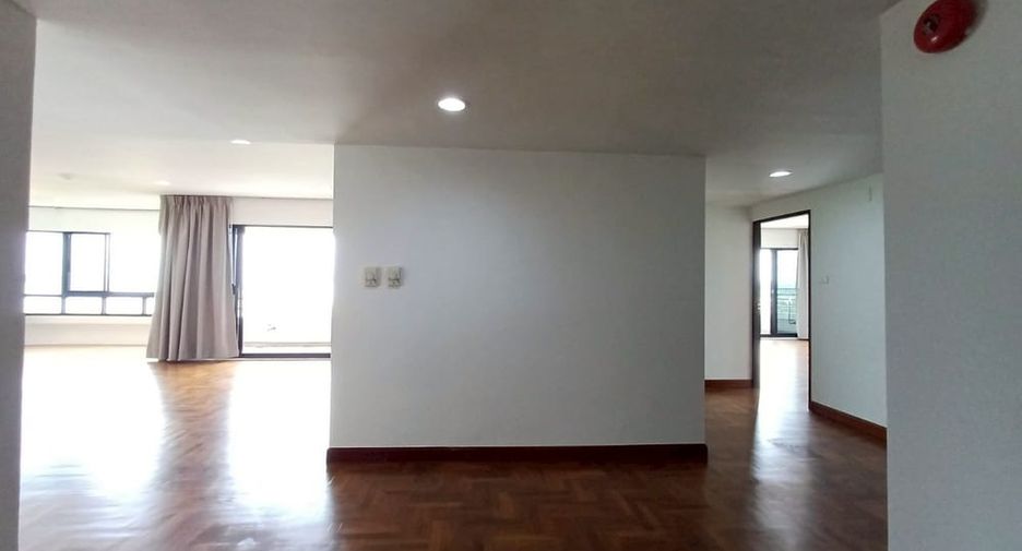 For rent 3 bedrooms condo in Na Jomtien, Pattaya
