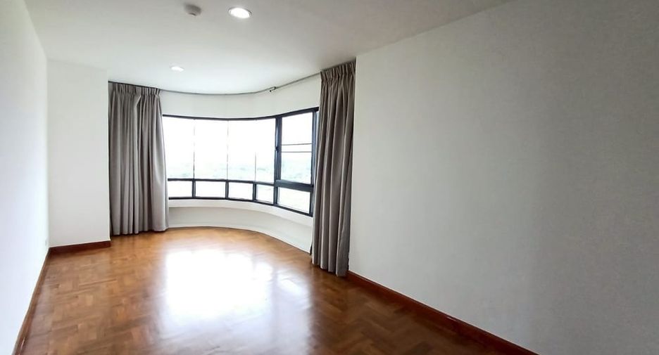 For rent 3 bedrooms condo in Na Jomtien, Pattaya